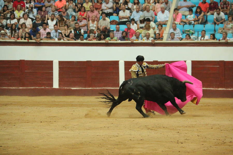 Las mejores fotos de la corrida de toros de Fiestas de San Juan y San Pedro