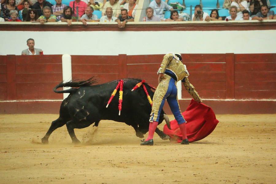 Las mejores fotos de la corrida de toros de Fiestas de San Juan y San Pedro