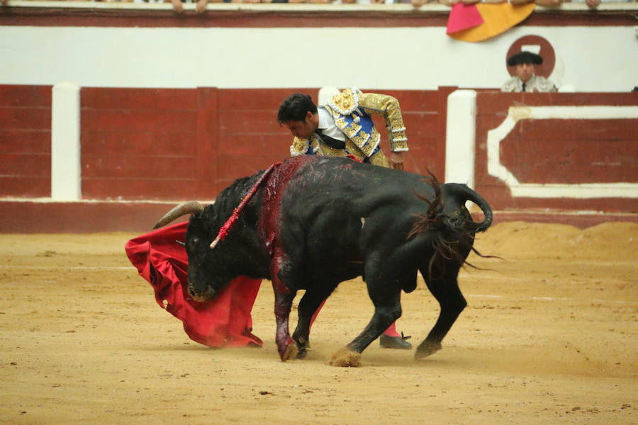 Las mejores fotos de la corrida de toros de Fiestas de San Juan y San Pedro