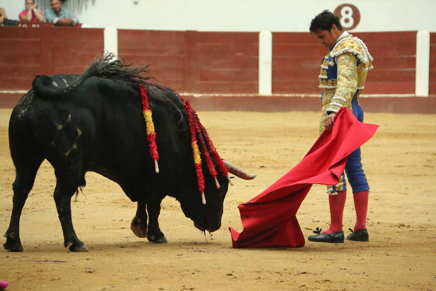 Las mejores fotos de la corrida de toros de Fiestas de San Juan y San Pedro