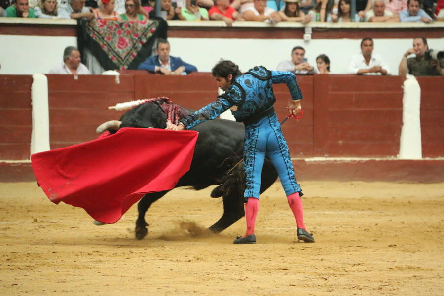 Las mejores fotos de la corrida de toros de Fiestas de San Juan y San Pedro