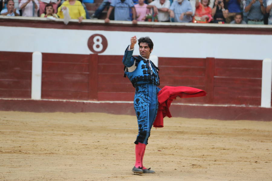 Las mejores fotos de la corrida de toros de Fiestas de San Juan y San Pedro