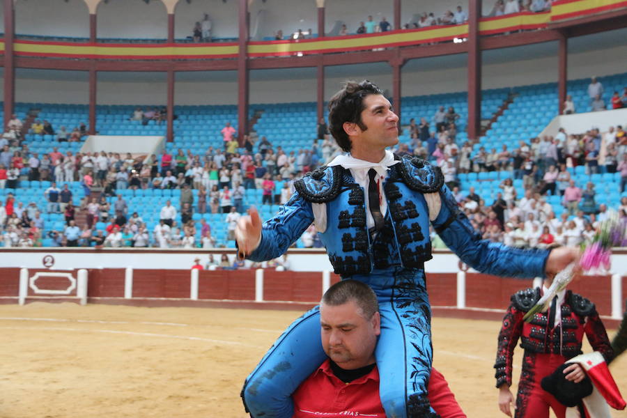 Las mejores fotos de la corrida de toros de Fiestas de San Juan y San Pedro