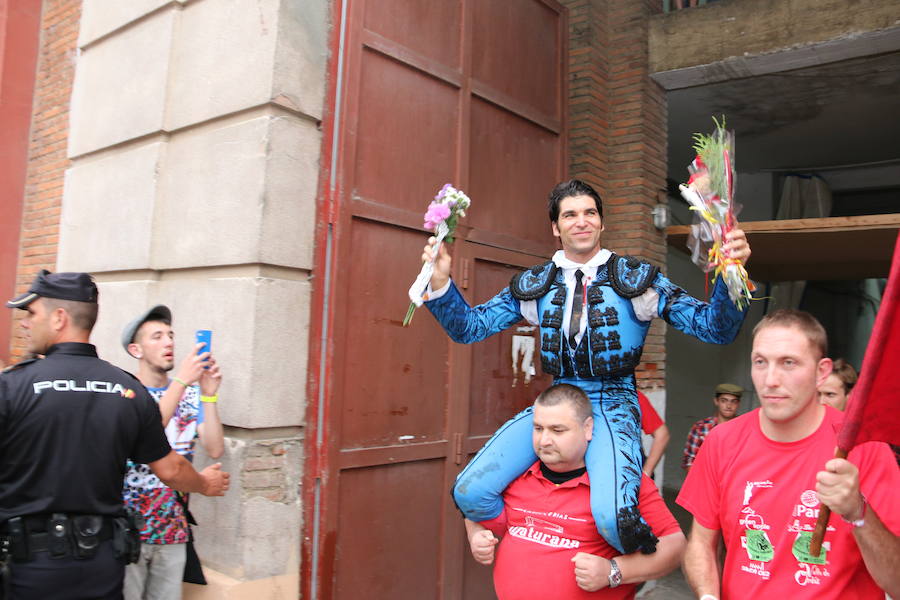 Las mejores fotos de la corrida de toros de Fiestas de San Juan y San Pedro