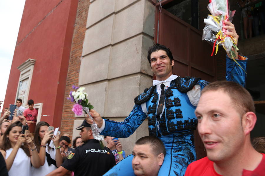 Las mejores fotos de la corrida de toros de Fiestas de San Juan y San Pedro