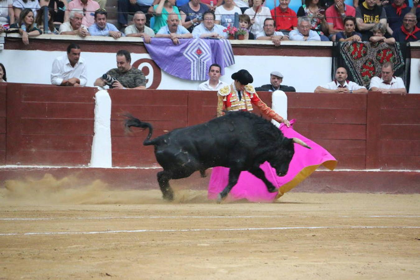 Las mejores imágenes de la corrida de toros de Fiestas de San Juan y San Pedro