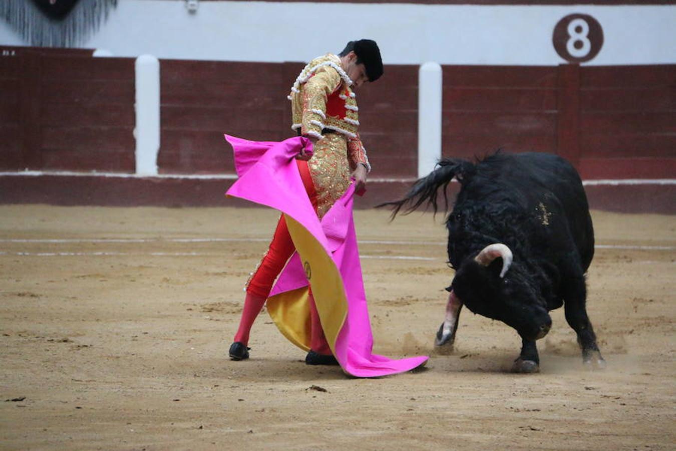 Las mejores imágenes de la corrida de toros de Fiestas de San Juan y San Pedro