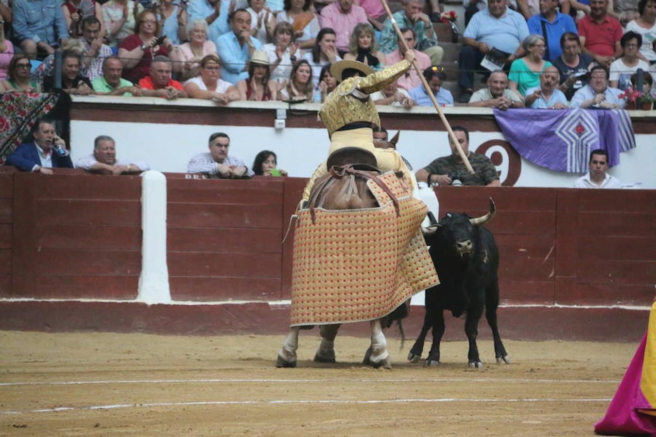 Las mejores imágenes de la corrida de toros de Fiestas de San Juan y San Pedro