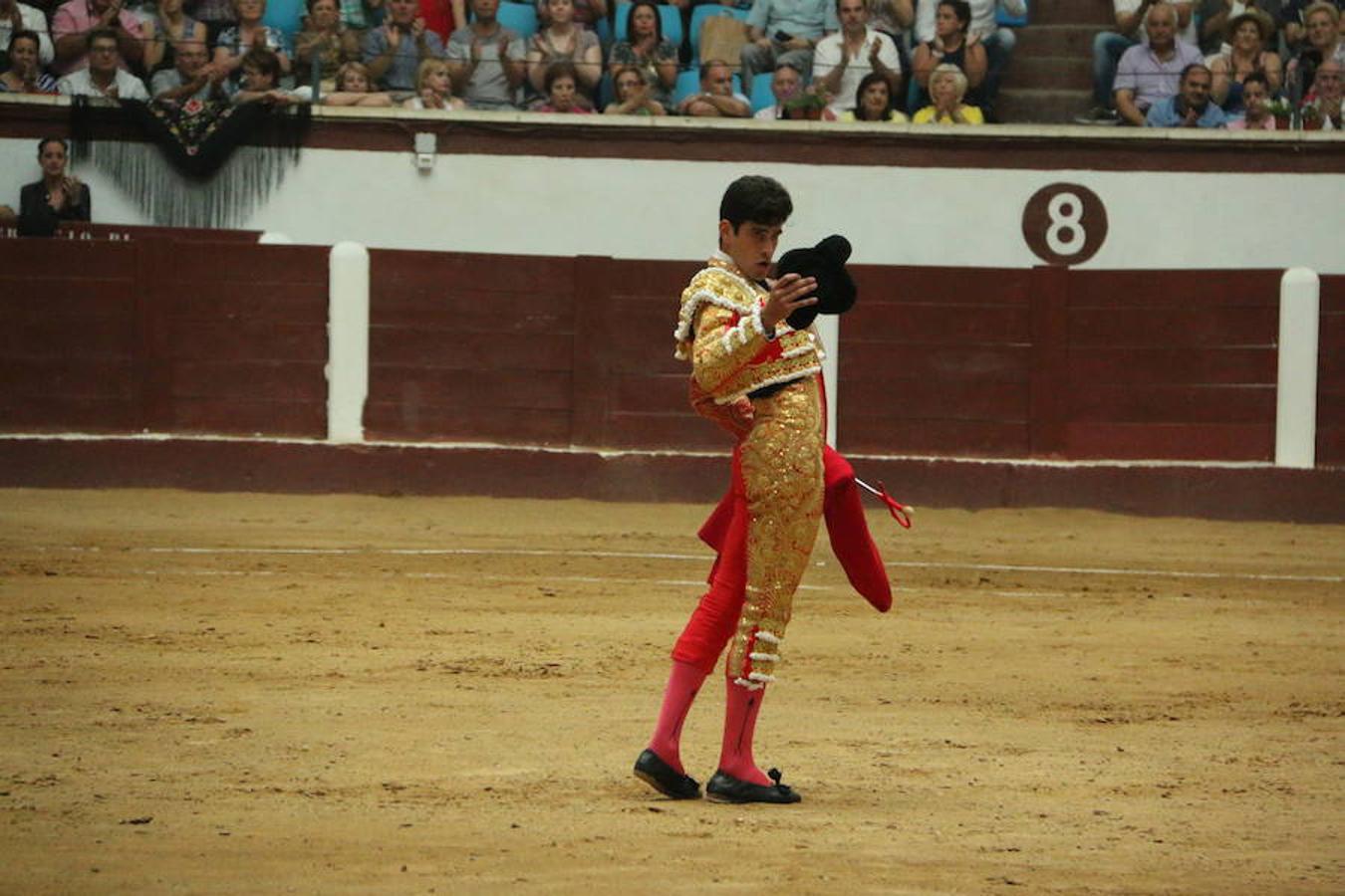 Las mejores imágenes de la corrida de toros de Fiestas de San Juan y San Pedro
