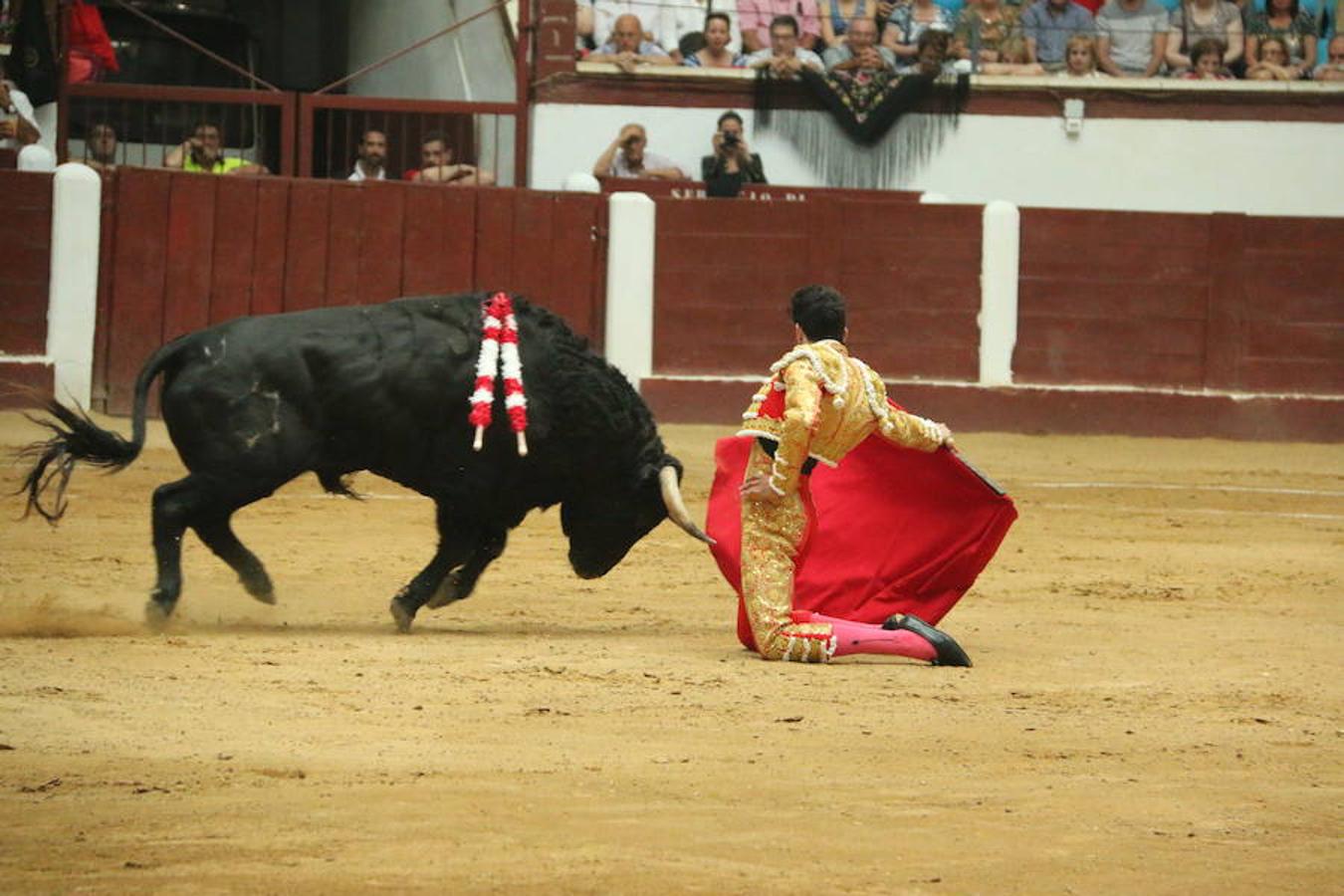 Las mejores imágenes de la corrida de toros de Fiestas de San Juan y San Pedro