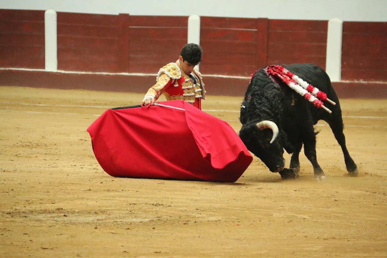 Las mejores imágenes de la corrida de toros de Fiestas de San Juan y San Pedro