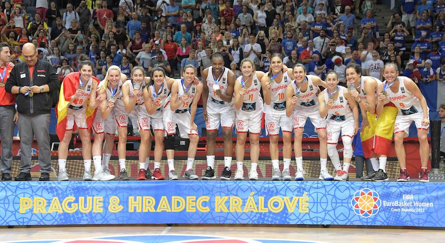 La selección española se impuso a Francia para proclamarse campeona de Europa de baloncesto en Praga.