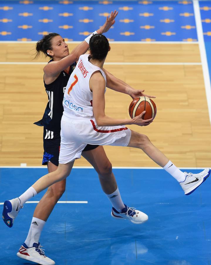 La selección española se impuso a Francia para proclamarse campeona de Europa de baloncesto en Praga.