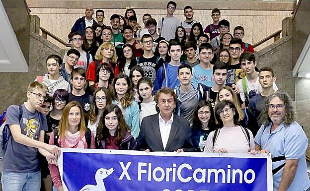 Los alumnos posan en la tradicional foto de familia.