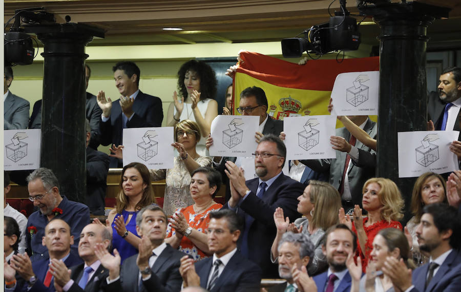 El Rey defiende en el Congreso la unidad de España y la convivencia de todos los españoles.