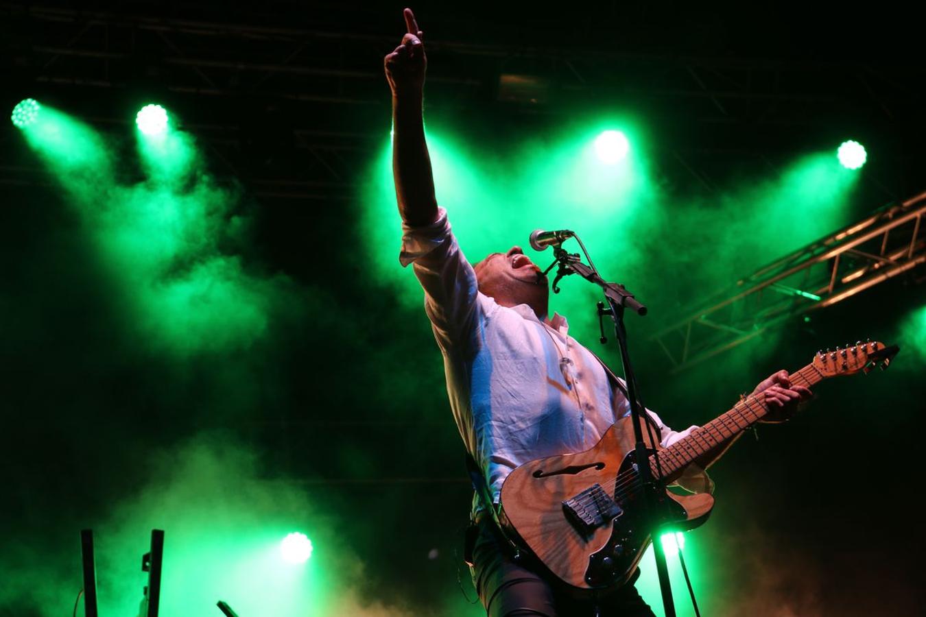 El grupo leonés vuelve a la Plaza Mayor después de 16 años con un concierto que ha hecho vibrar miles de personas.