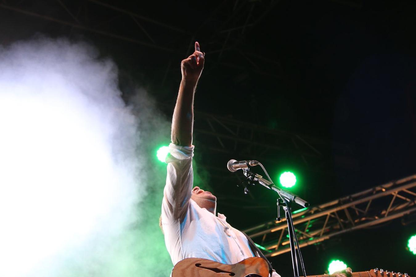 El grupo leonés vuelve a la Plaza Mayor después de 16 años con un concierto que ha hecho vibrar miles de personas.
