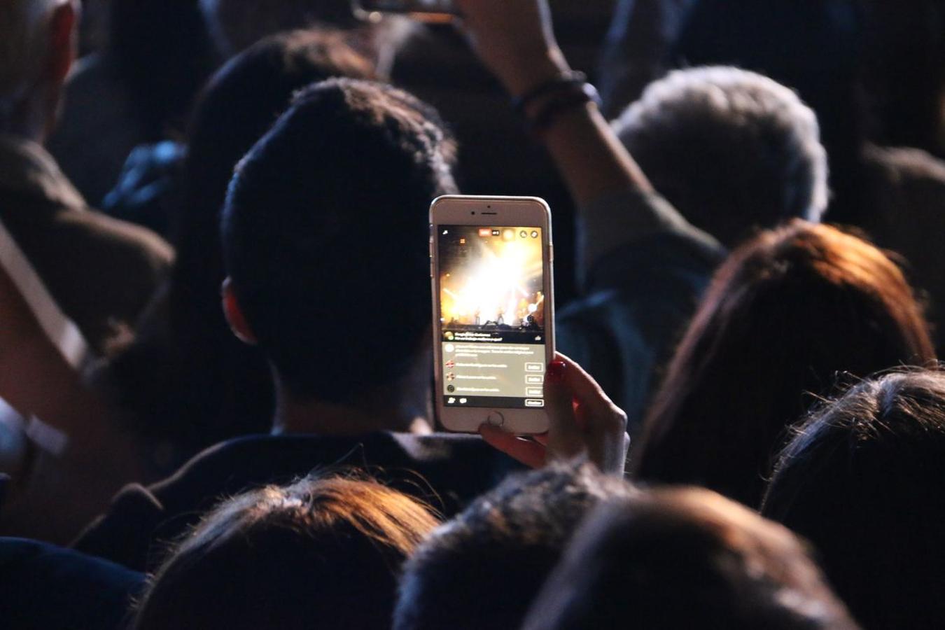 El grupo leonés vuelve a la Plaza Mayor después de 16 años con un concierto que ha hecho vibrar miles de personas.