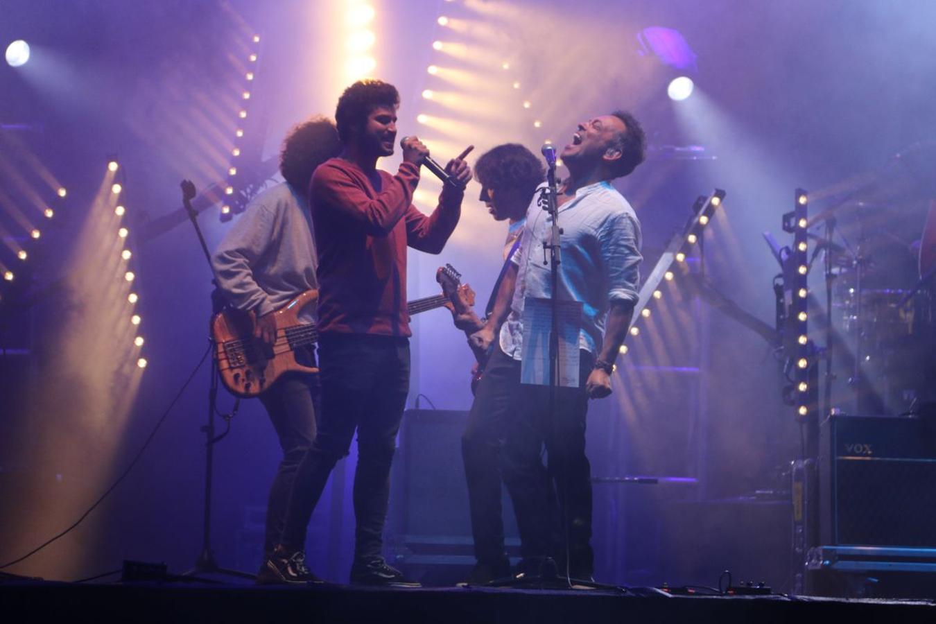 El grupo leonés vuelve a la Plaza Mayor después de 16 años con un concierto que ha hecho vibrar miles de personas.