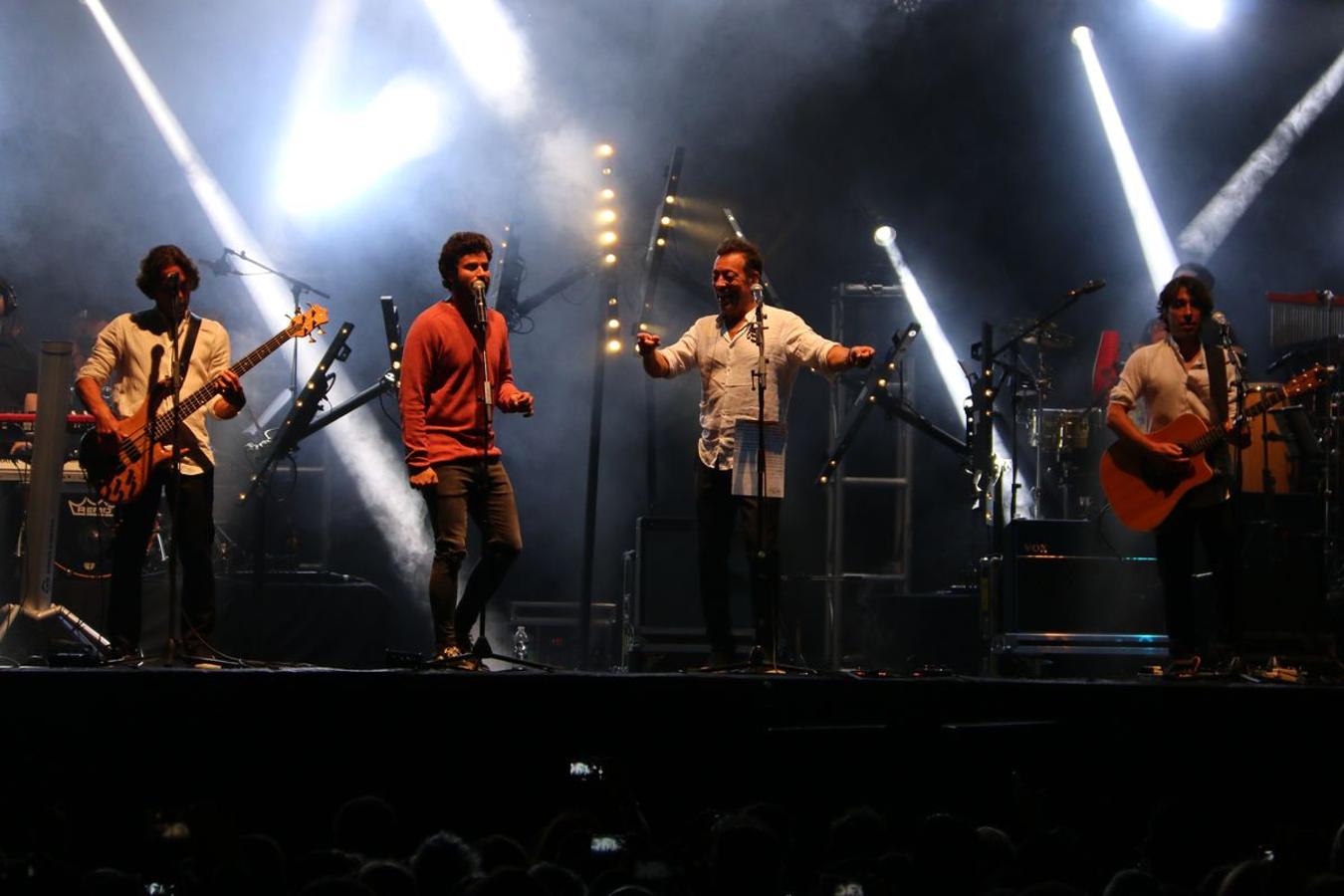 El grupo leonés vuelve a la Plaza Mayor después de 16 años con un concierto que ha hecho vibrar miles de personas.