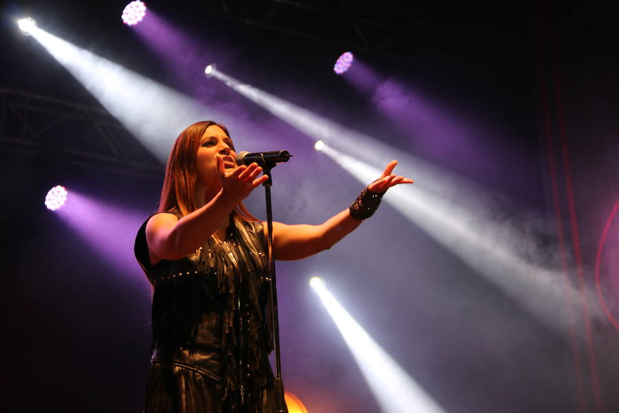 La Oreja de Van Gogh hace vibrar una abarrotada Plaza Mayor con un energético concierto con el recuerdo de las canciones de ayer y los sonidos más rompedores y cargados de optimismos de su último disco