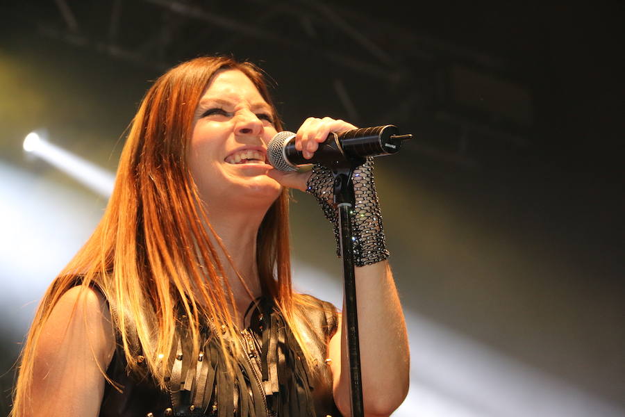 La Oreja de Van Gogh hace vibrar una abarrotada Plaza Mayor con un energético concierto con el recuerdo de las canciones de ayer y los sonidos más rompedores y cargados de optimismos de su último disco