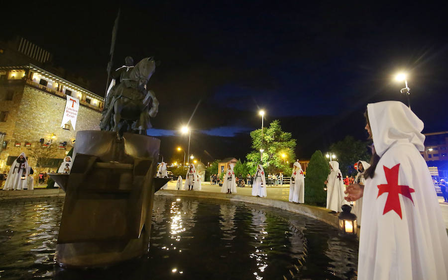 La imposición de la capa y la Quiebra de Luna estrenan las celebraciones de la Noche Templaria