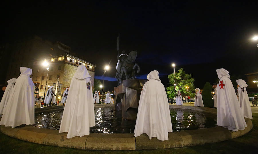 La imposición de la capa y la Quiebra de Luna estrenan las celebraciones de la Noche Templaria