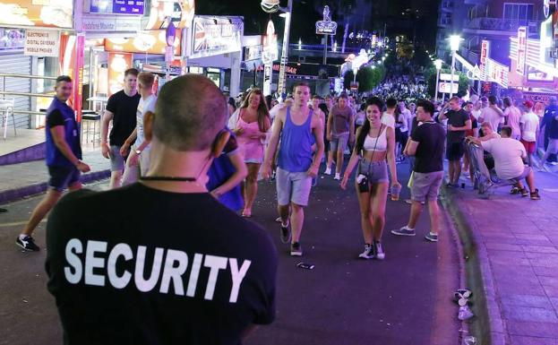 Turistas extranjeros, en Magaluf.