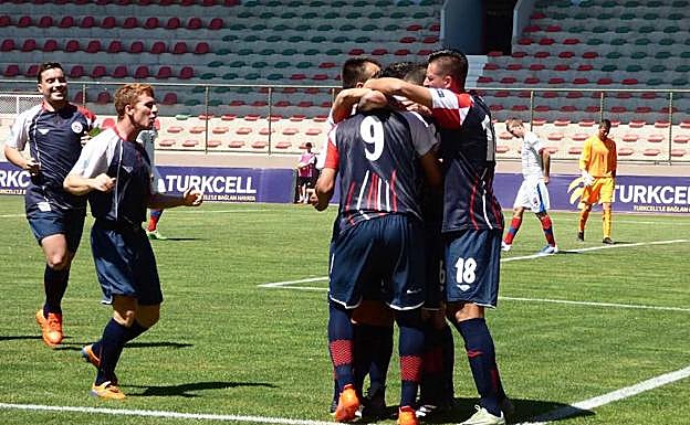 La Selección Castilla y León UEFA debuta en la Copa de las Regiones frente a Olomouc en el Estadio Maltepe Hasan de Estambul con victoria de cuatro goles frente a uno del equipo checo. 