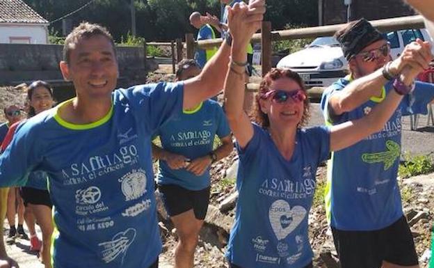 Participantes de 'A Santiago contra el Cáncer' antes de llegar a Santiago. 