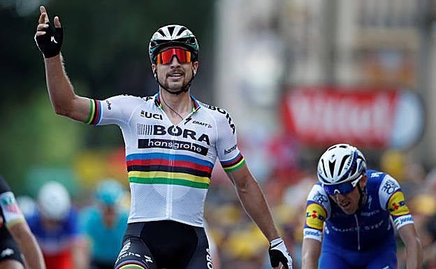 Peter Sagan celebra su victoria en la tercera etapa. 
