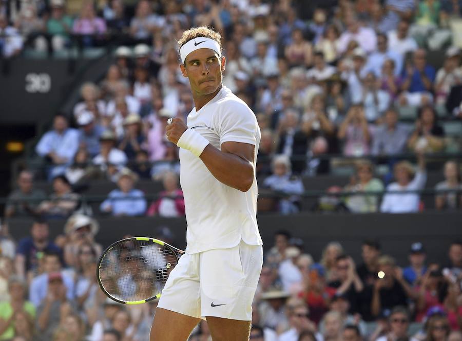 Rafa Nadal ha debutado en Wimbledon con una victoria sobre el tenista australiano por 6-1, 6-3 y 6-2.