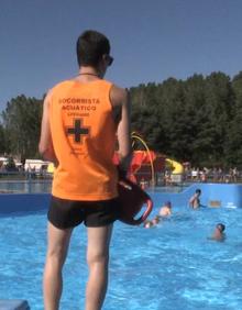 Imagen secundaria 2 - Algunas de las piscinas de Valencia de Don Juan.