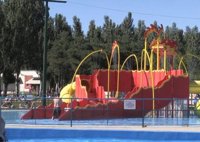 Imagen secundaria 1 - Algunas de las piscinas de Valencia de Don Juan.