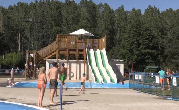 Piscina de los Toboganes en el Mundo del Agua.