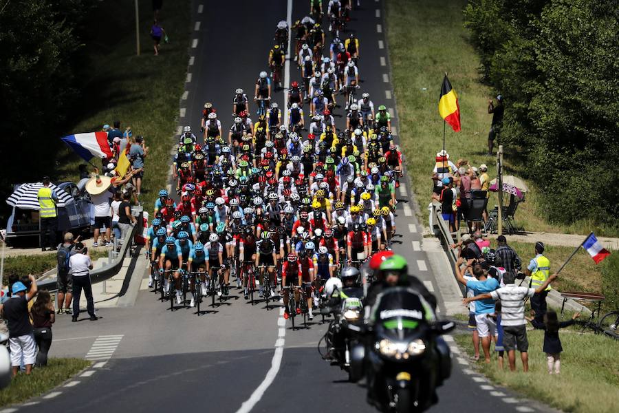 Arnaud Démare se llevó el triunfo en un sprint marcado por el codazo de Sagan a Cavendish y su posterior expulsión del Tour de Francia.