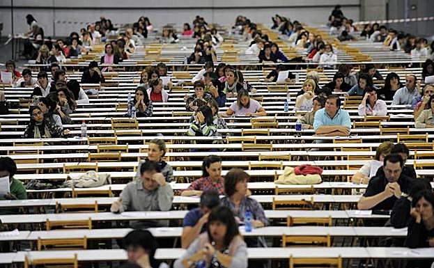 Opositores a un puesto en la administración.