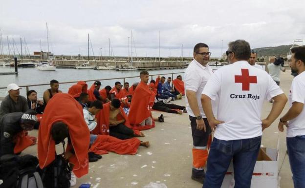 Inmigrantes recien llegados a Barbate (Cádiz).