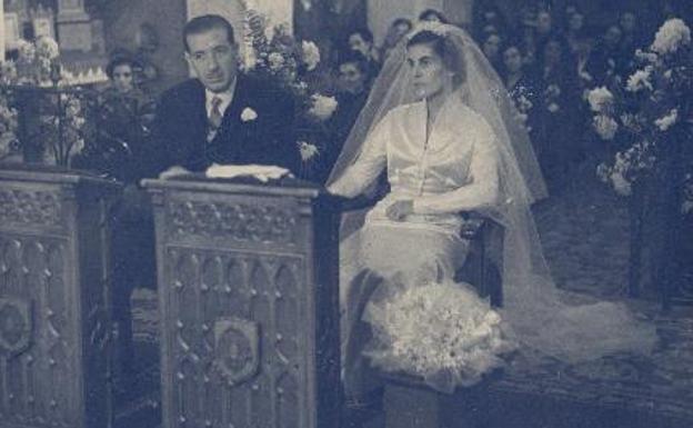 Fotografía de una boda en los años 40.