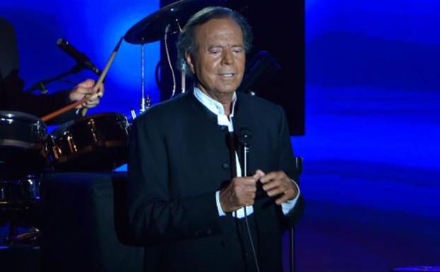 Julio Iglesias.