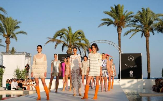 Desfile de Teresa Helbig en la Mercedes Fashion Week Ibiza.