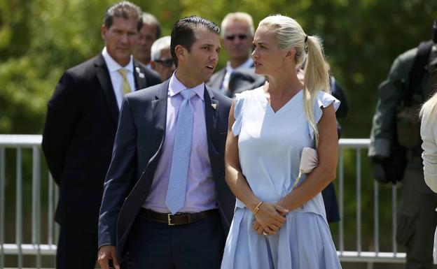 Donald Trump Jr. junto a su esposa, Vanessa.