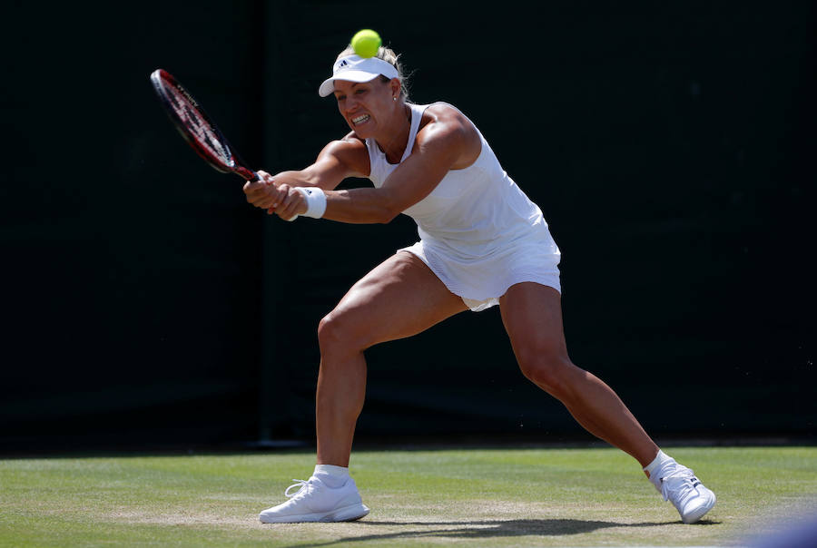 La española Garbiñe Muguruza consiguió alzanzar los cuartos de final de Wimbledon al vencer por 6-4, 4-6 y 4-6 a la alemana Angelique Kerber.