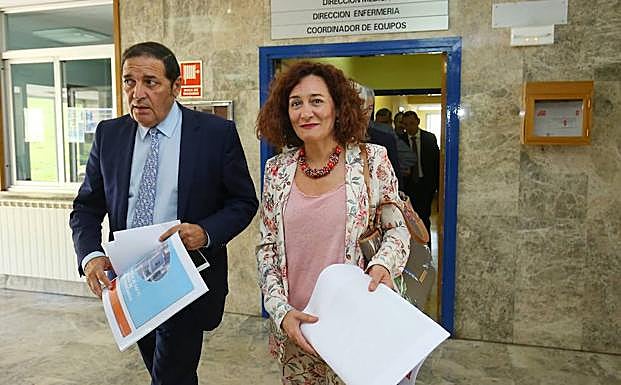 El consejero de Sanidad se reúne con la alcaldesa de Ponferrada. 