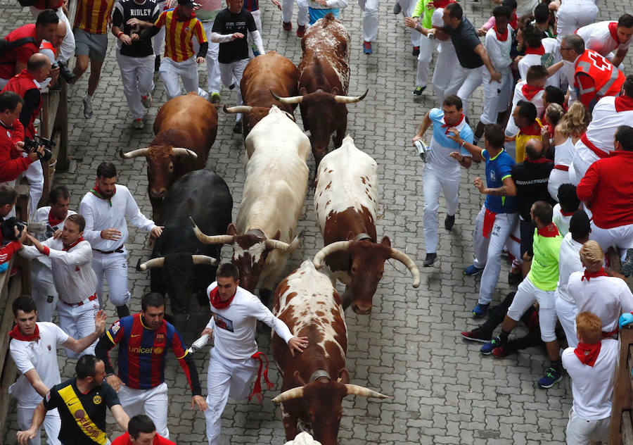 Los toros de la ganadería de Jandilla han corrido el encierro más rápido de los Sanfermines, con una duración de dos minutos y doce segundos, y sin heridos por asta.