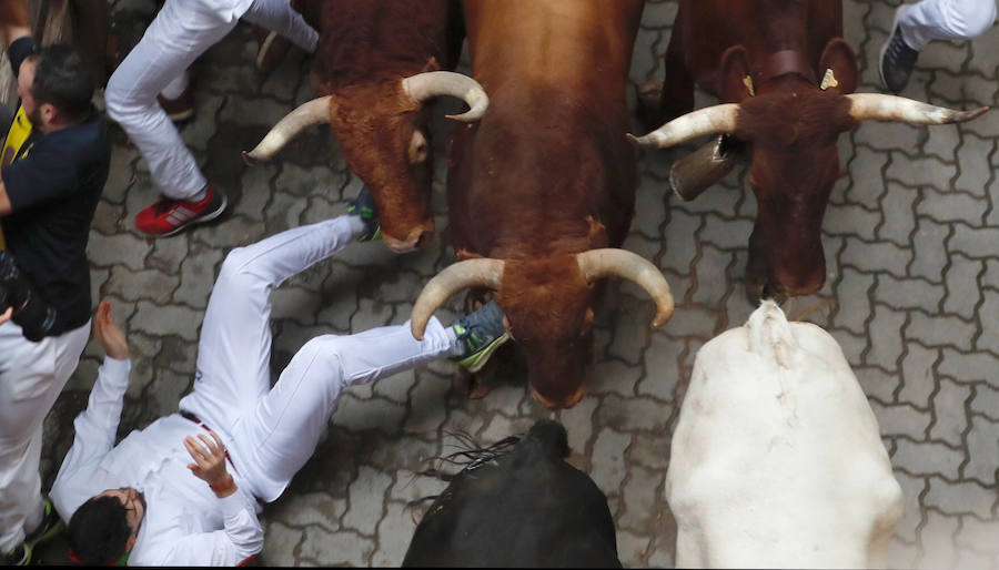 Los toros de la ganadería de Jandilla han corrido el encierro más rápido de los Sanfermines, con una duración de dos minutos y doce segundos, y sin heridos por asta.