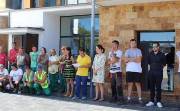 Los trabajadores del consistorio guardaron un minuto de silencio.