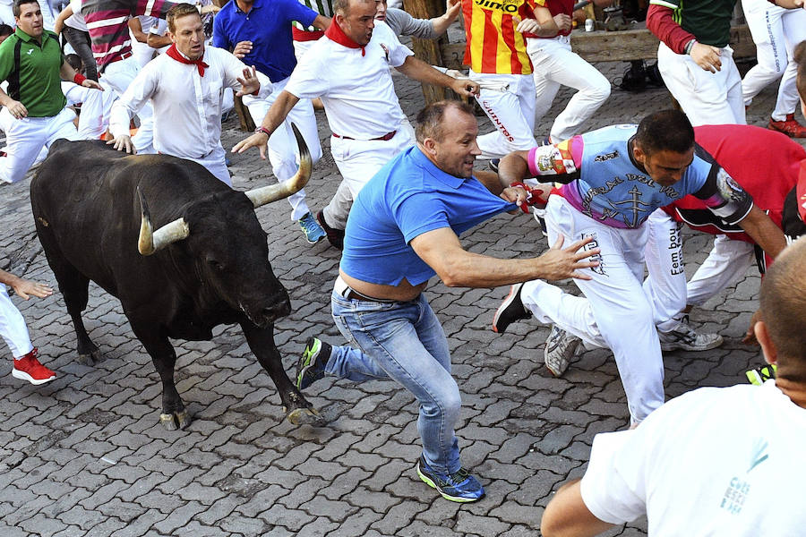 Los toros de Victoriano cumplen las espectativas en encierro rápido y limpio.