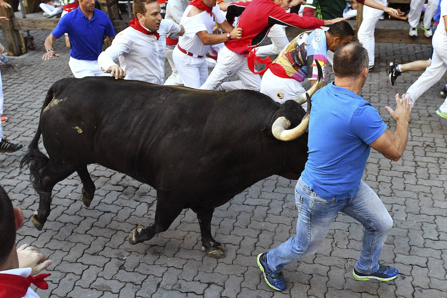 Los toros de Victoriano cumplen las espectativas en encierro rápido y limpio.